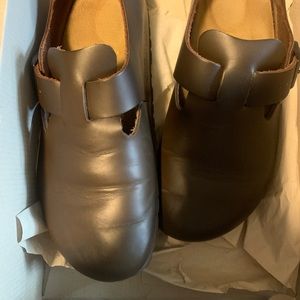 Brown closed birckenstock clogs